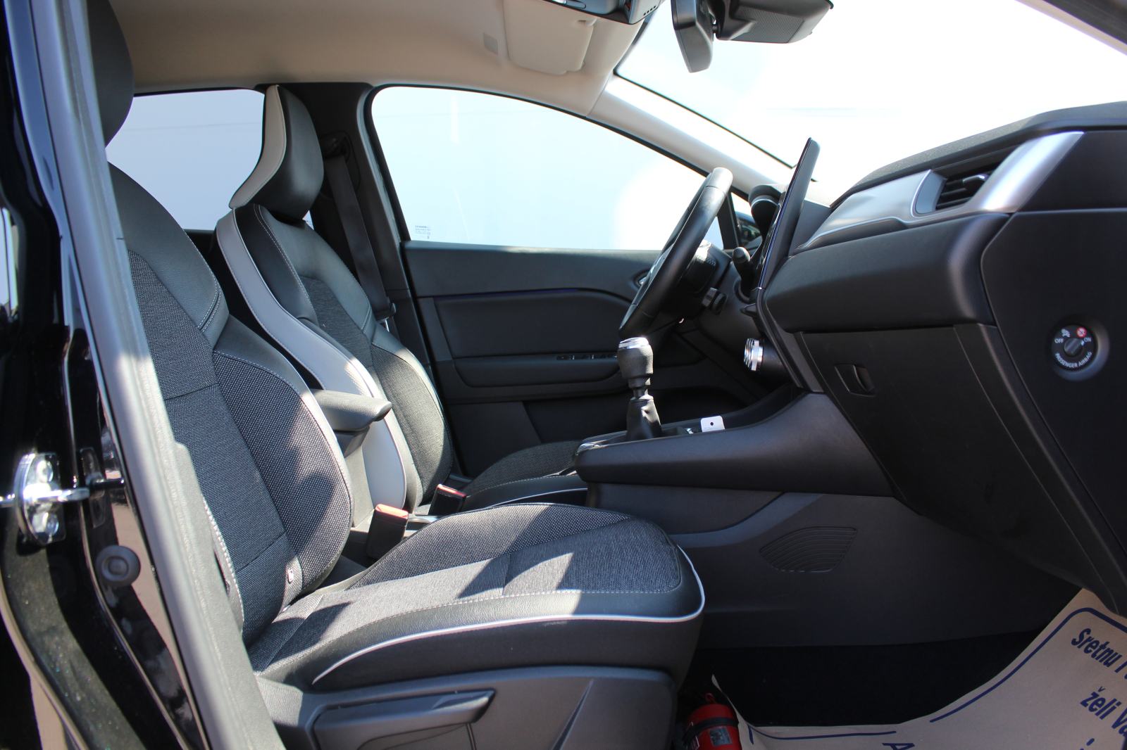Renault Captur TCe 90 Intens, fotografija 12