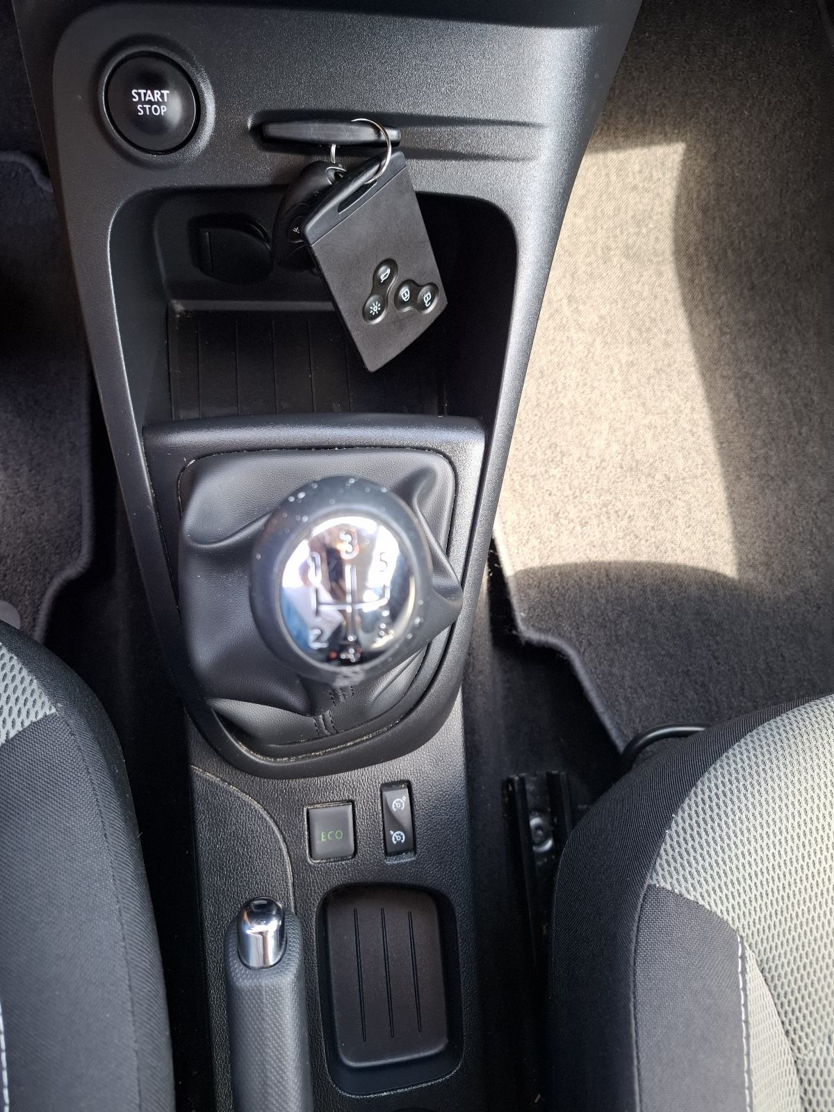 Renault Captur TCe 90-KLIMA-METALIK -ALU SERVISNA --77.000 KILOMETARA, fotografija 14