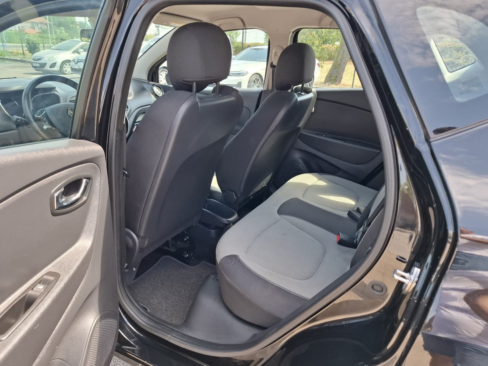 Renault Captur TCe 90-KLIMA-METALIK -ALU SERVISNA --77.000 KILOMETARA, fotografija 13