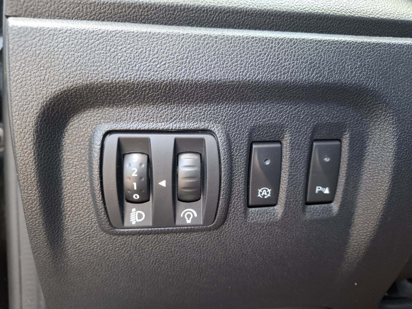 Renault Captur TCe 90-KLIMA-METALIK -ALU SERVISNA --77.000 KILOMETARA, fotografija 8
