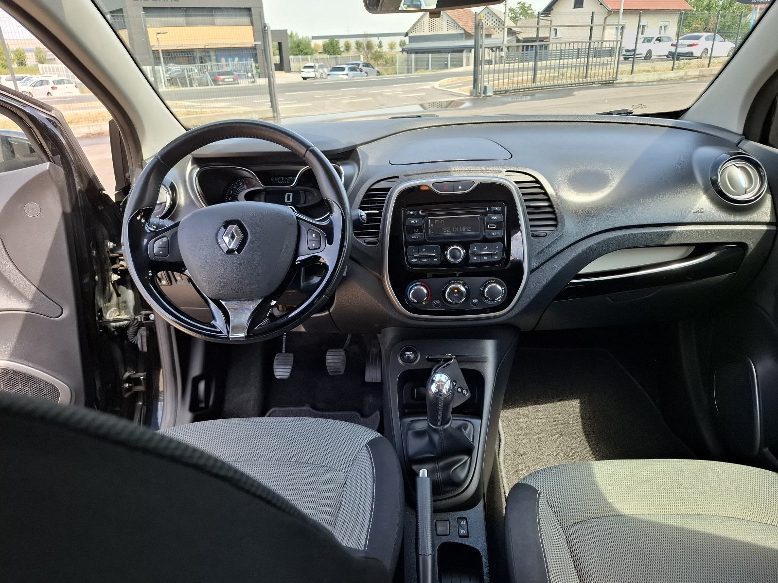 Renault Captur TCe 90-KLIMA-METALIK -ALU SERVISNA --77.000 KILOMETARA, fotografija 17