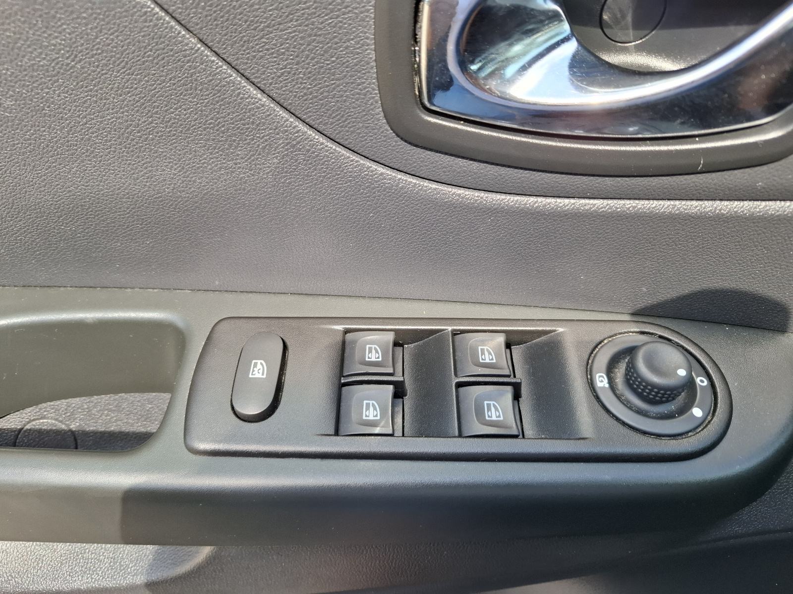 Renault Captur TCe 90-KLIMA-METALIK -ALU SERVISNA --77.000 KILOMETARA, fotografija 9
