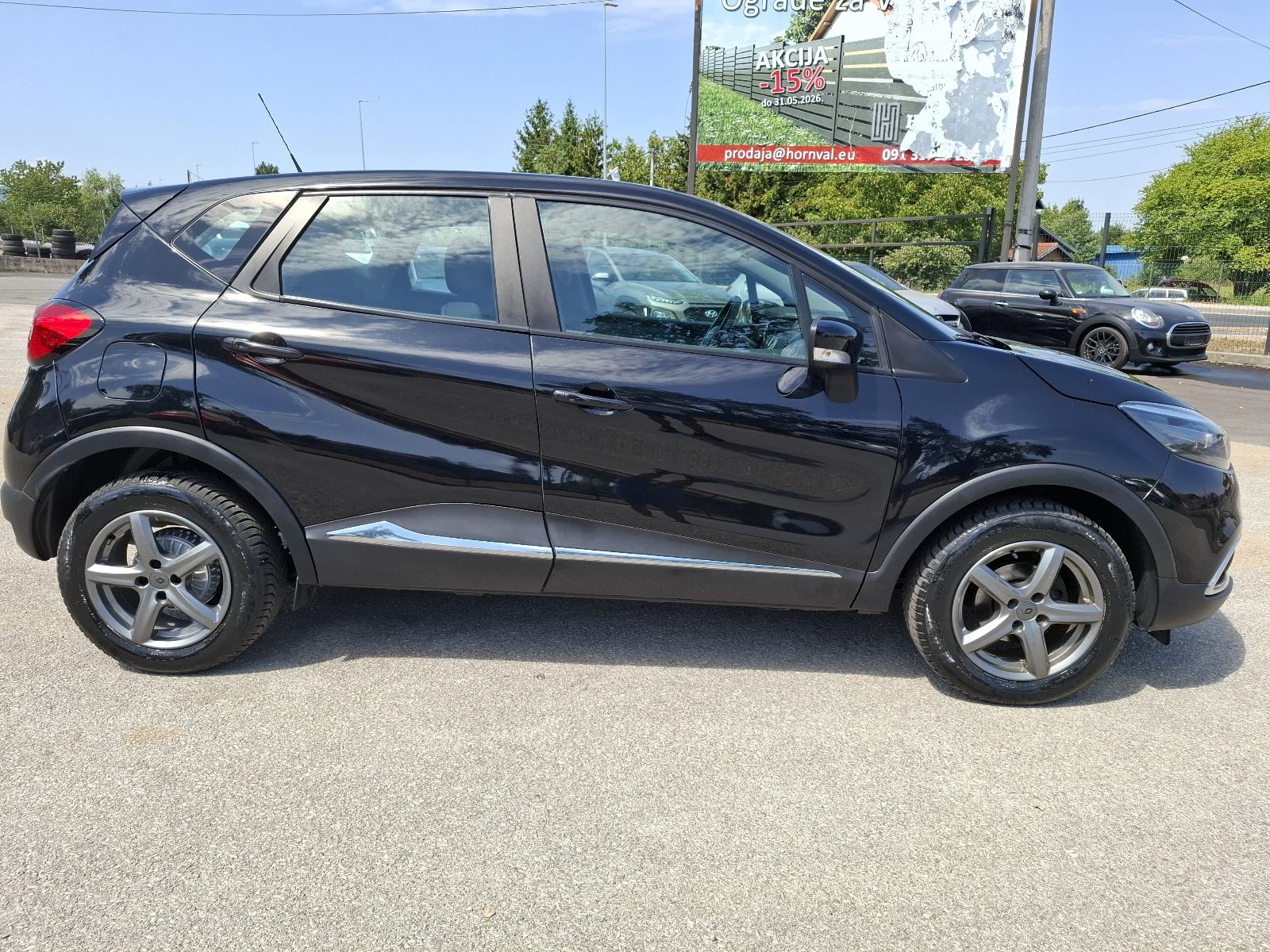 Renault Captur TCe 90-KLIMA-METALIK -ALU SERVISNA --77.000 KILOMETARA, fotografija 5