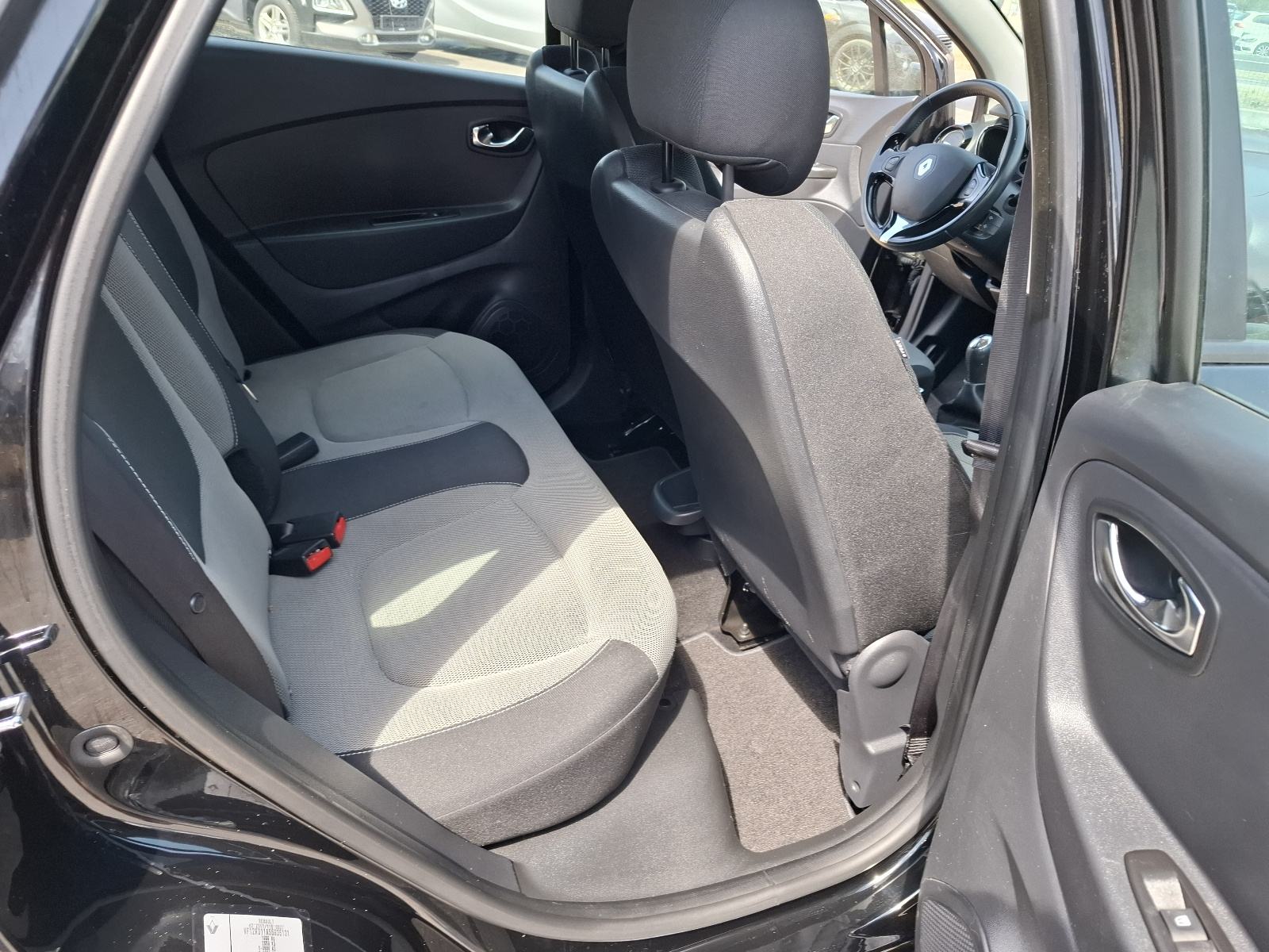 Renault Captur TCe 90-KLIMA-METALIK -ALU SERVISNA --77.000 KILOMETARA, fotografija 16