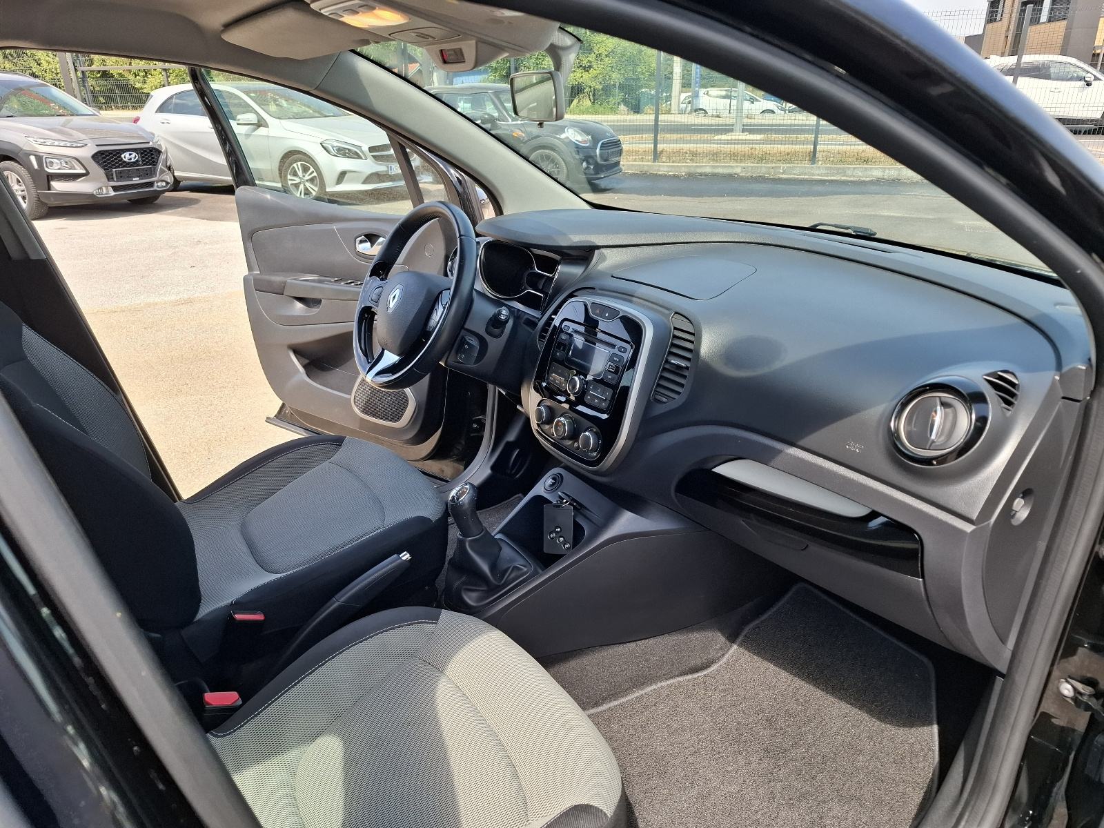 Renault Captur TCe 90-KLIMA-METALIK -ALU SERVISNA --77.000 KILOMETARA, fotografija 18