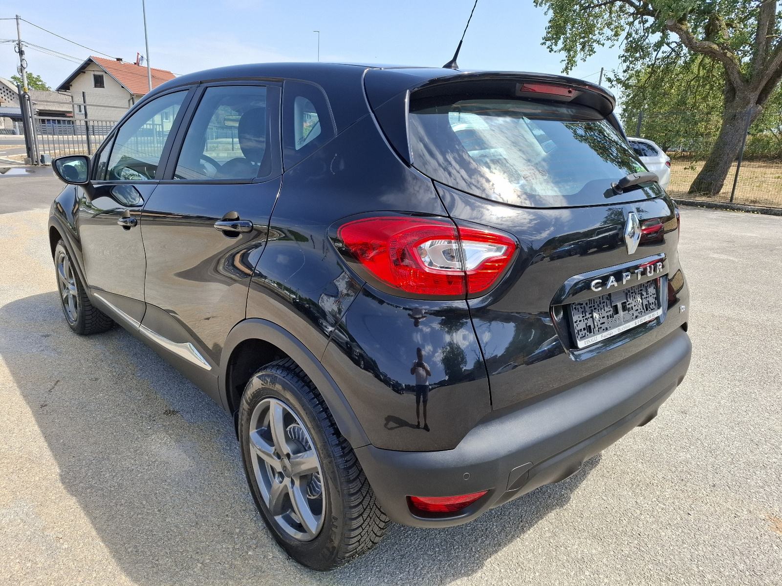 Renault Captur TCe 90-KLIMA-METALIK -ALU SERVISNA --77.000 KILOMETARA, fotografija 6