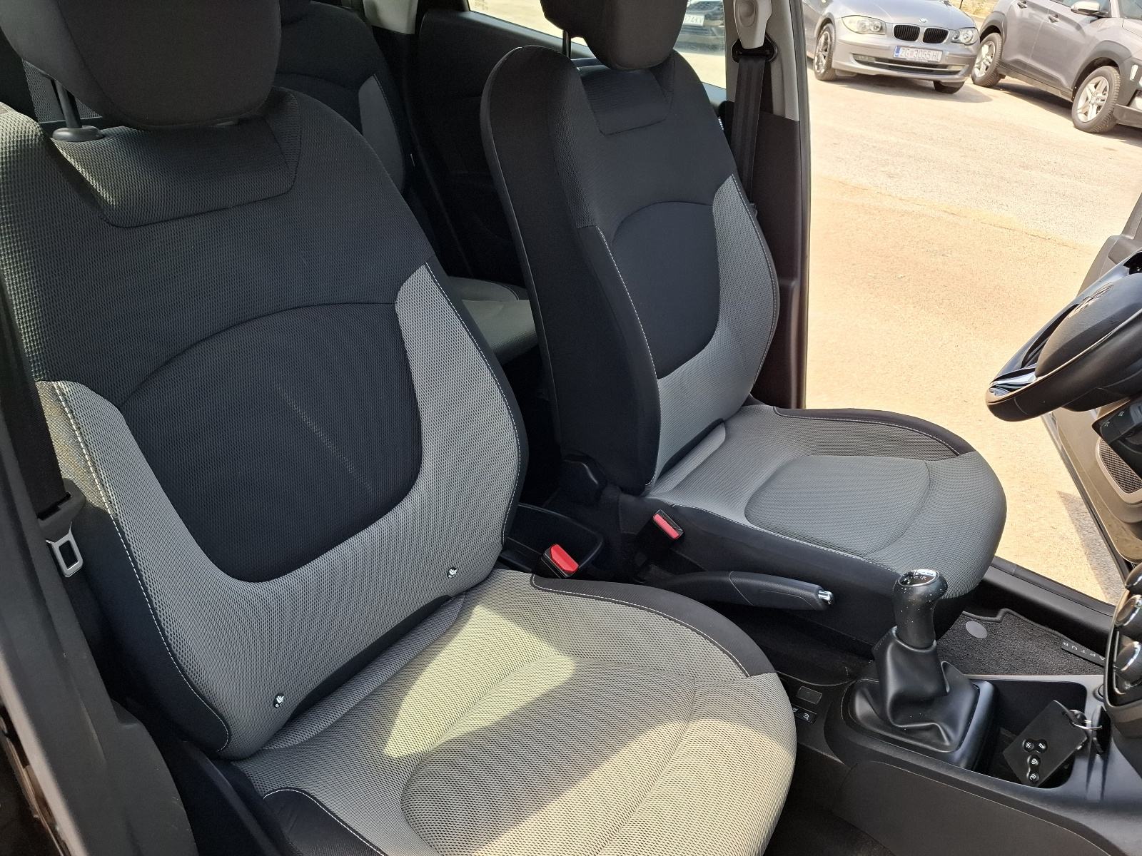 Renault Captur TCe 90-KLIMA-METALIK -ALU SERVISNA --77.000 KILOMETARA, fotografija 19
