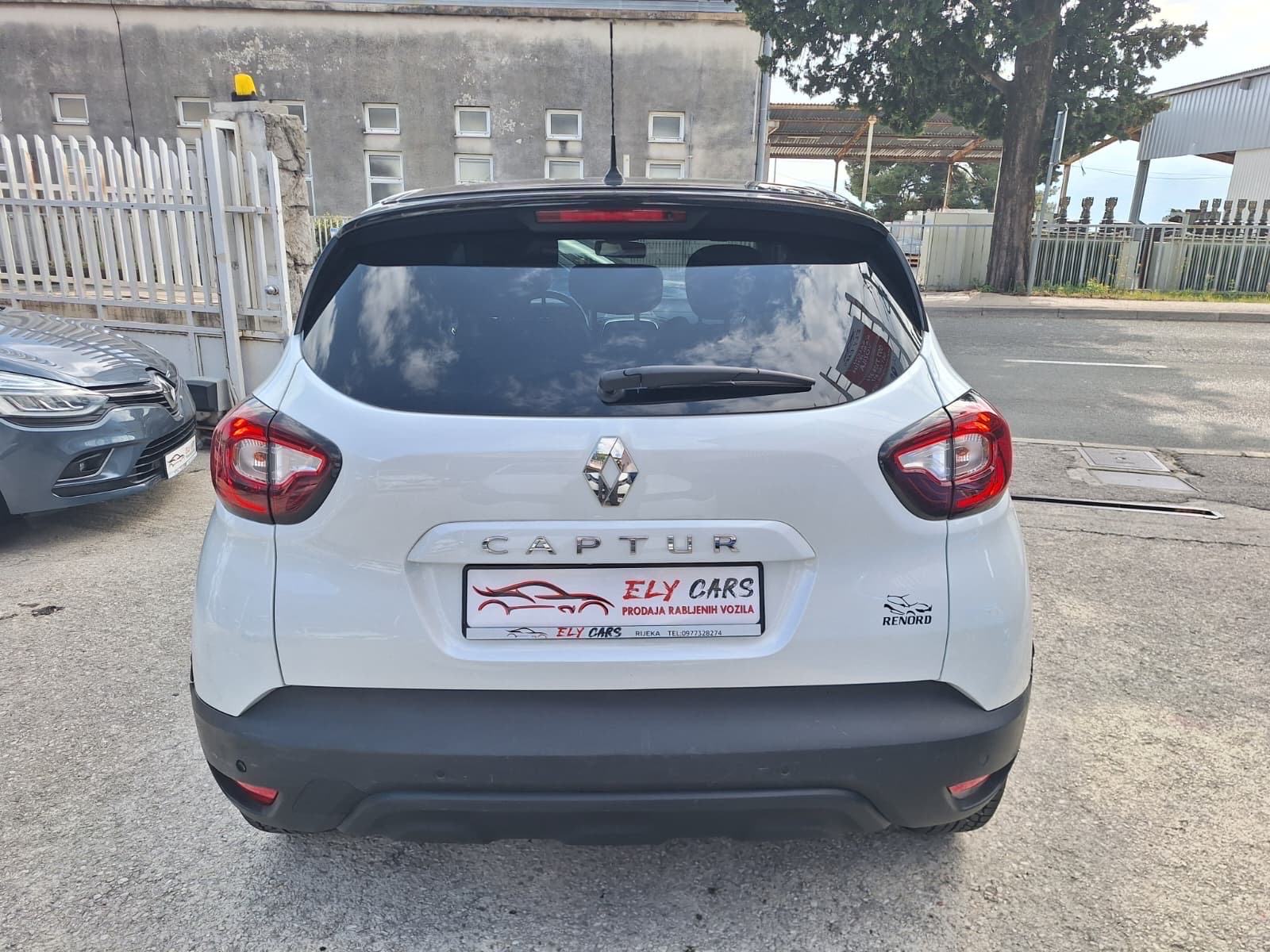 Renault Captur TCe 90 KS ‼️77.000 Km. NAVIGACIJA .LED, fotografija 8