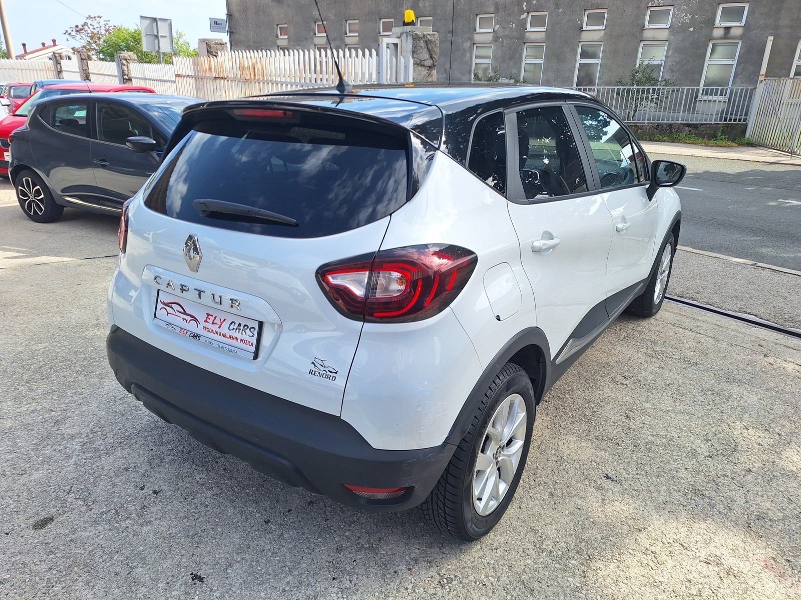 Renault Captur TCe 90 KS ‼️77.000 Km. NAVIGACIJA .LED, fotografija 5