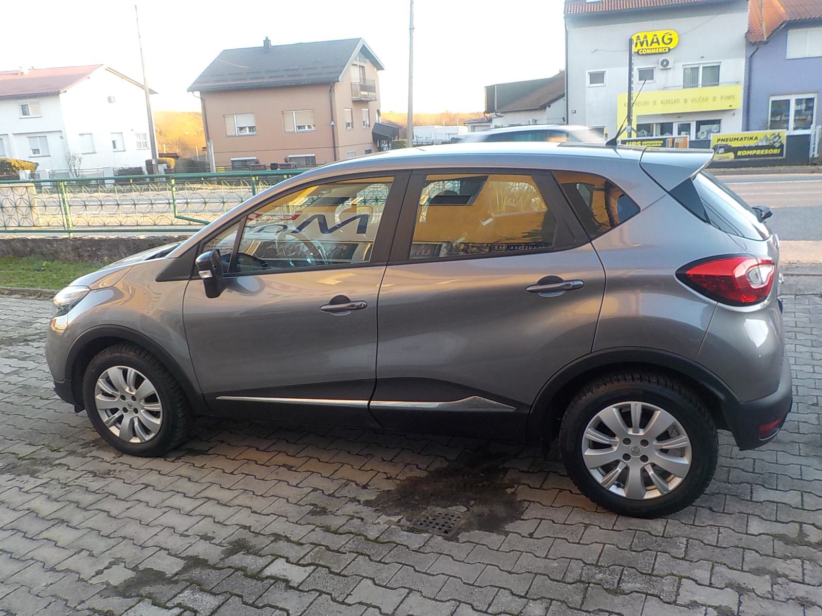 Renault Captur TCe 90,⭐️ NAVI⭐ AUT. KLIMA⭐️na ime kupca⭐️GARANCIJA⭐️, fotografija 6