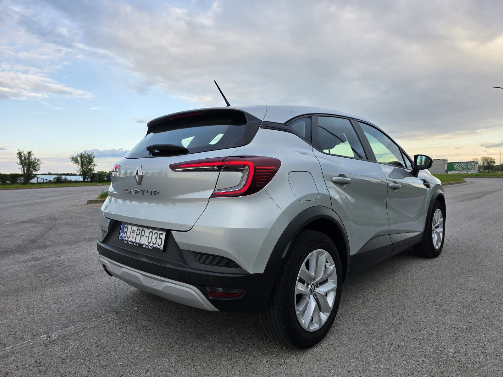Renault Captur TCe 90, NAVI, LED, PARK. SENZORI, SERVIS, fotografija 3