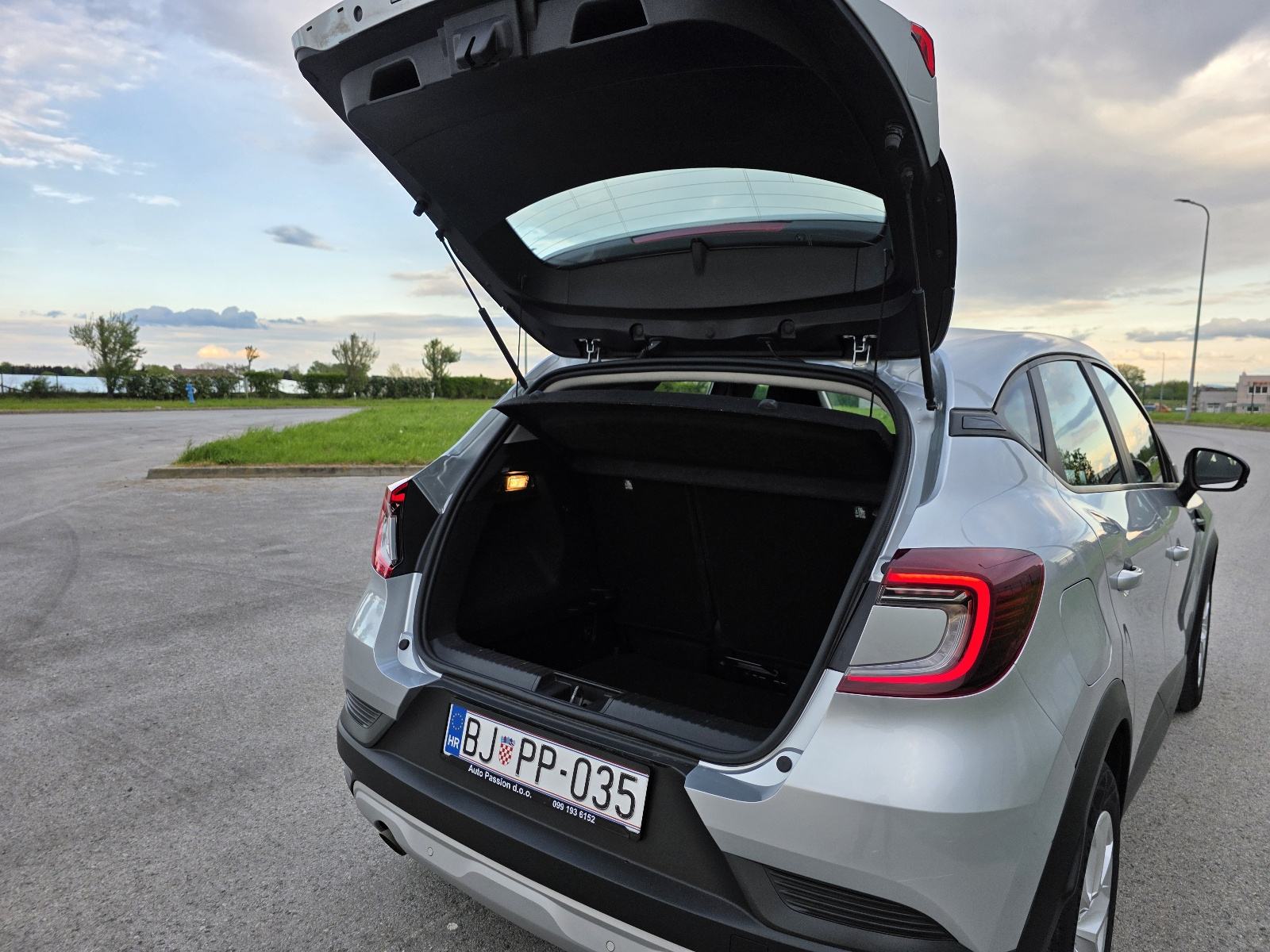 Renault Captur TCe 90, NAVI, LED, PARK. SENZORI, SERVIS, fotografija 13