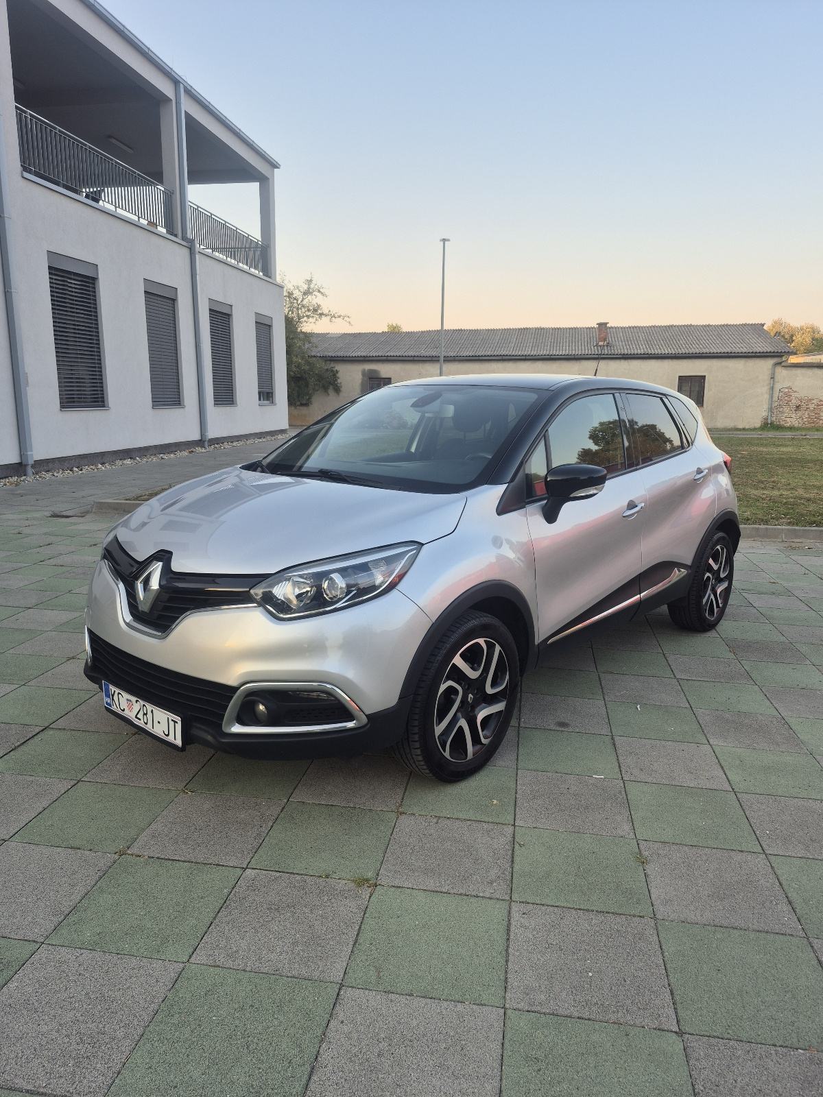 Renault Captur TCe 90 reg. 6/27 157tkm, fotografija 1