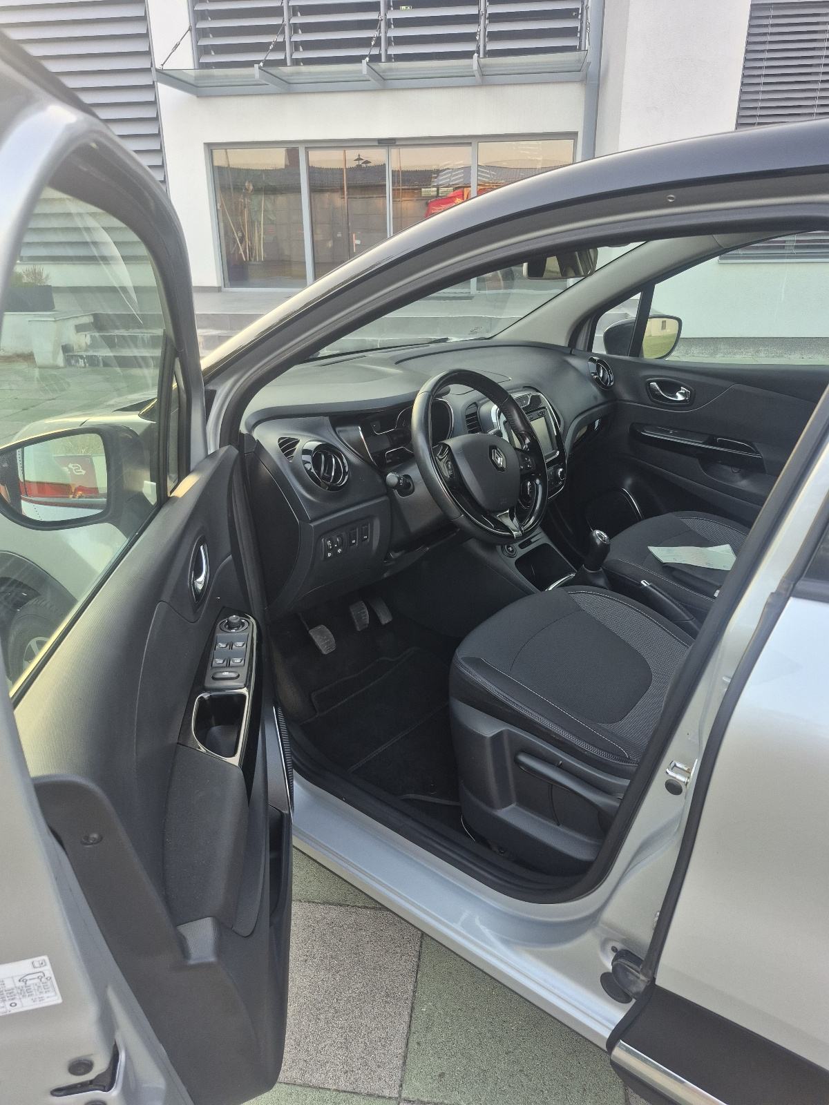 Renault Captur TCe 90 reg. 6/27 157tkm, fotografija 5