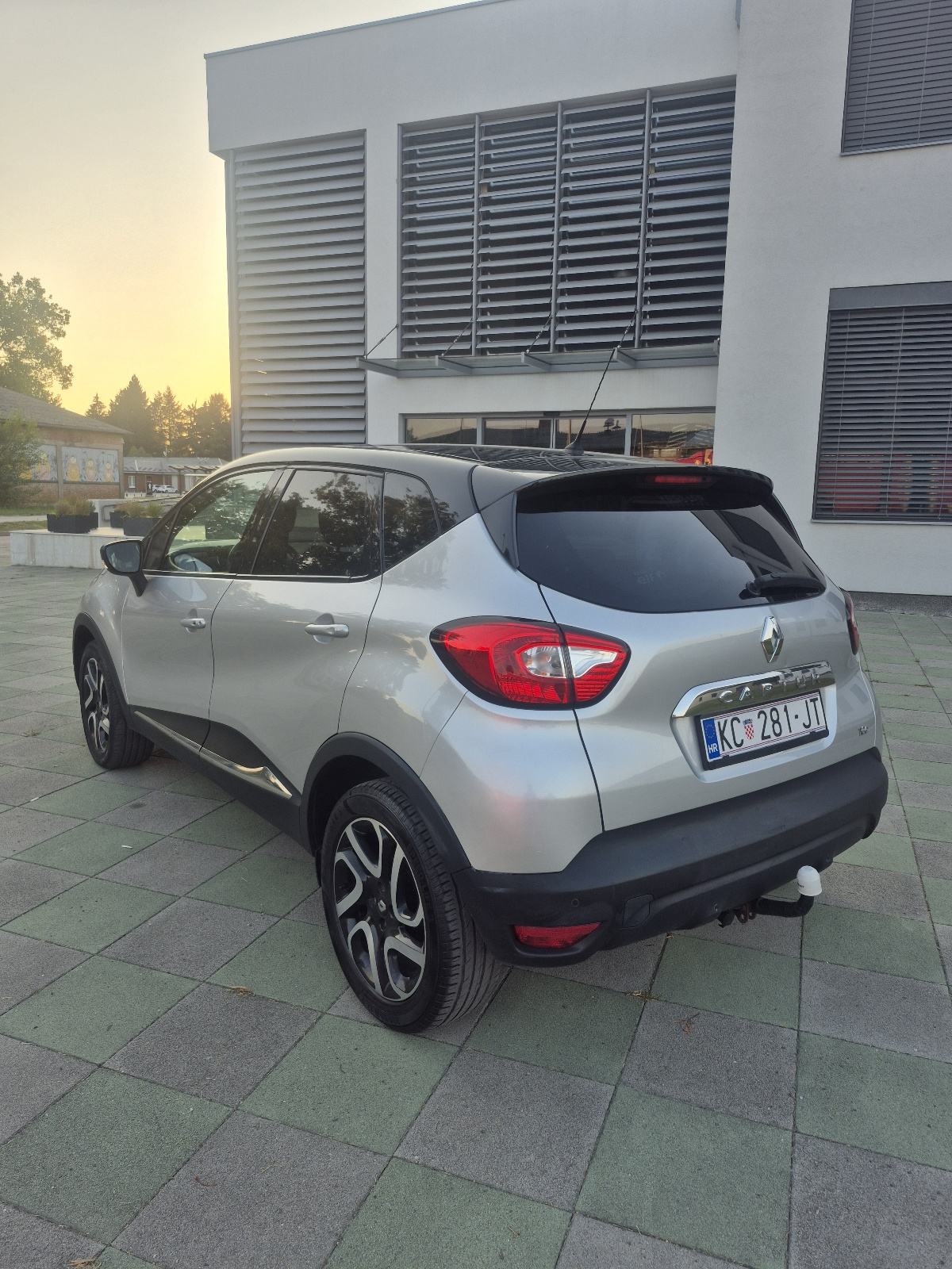 Renault Captur TCe 90 reg. 6/27 157tkm, fotografija 4
