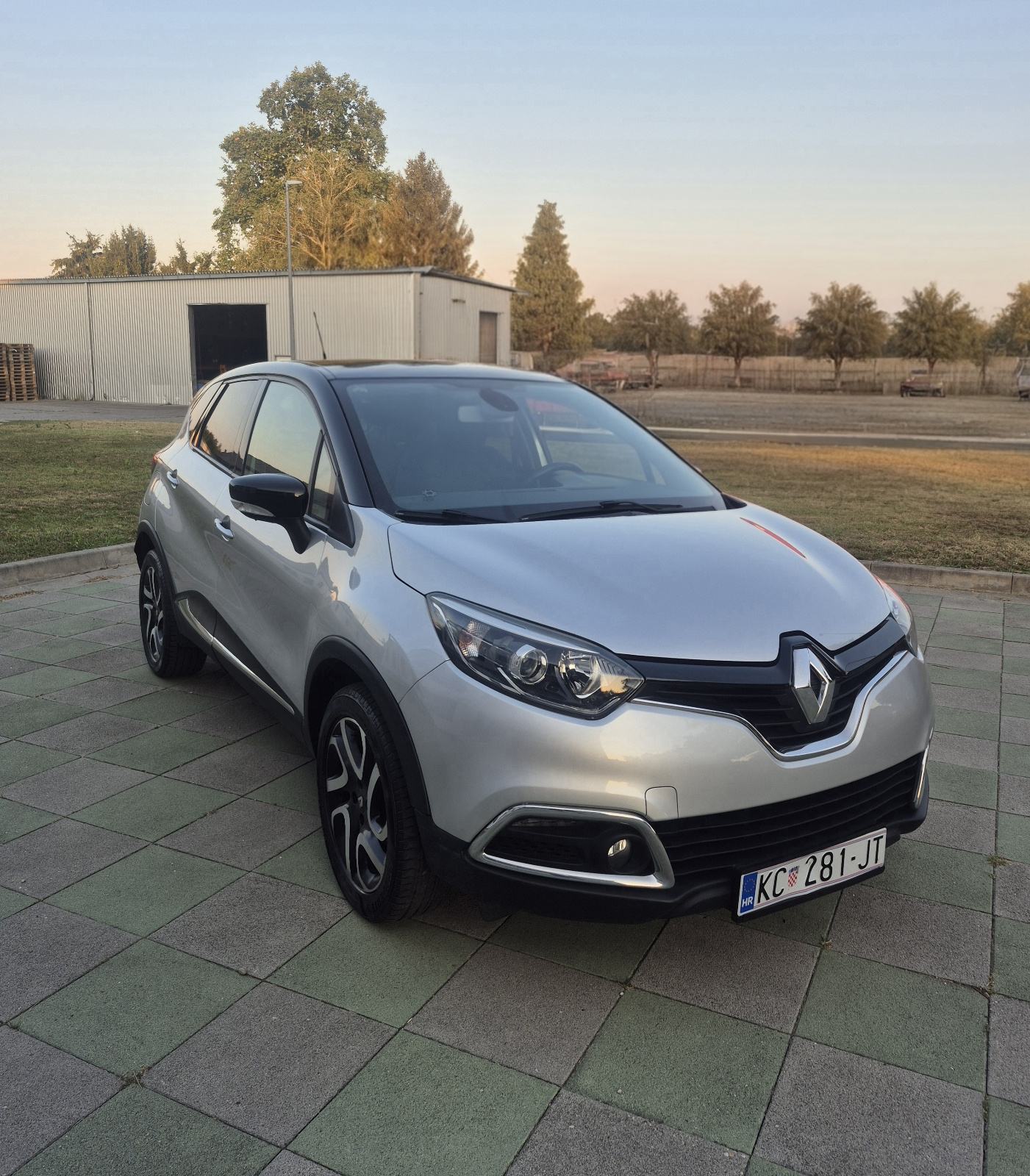 Renault Captur TCe 90 reg. 6/27 157tkm, fotografija 2