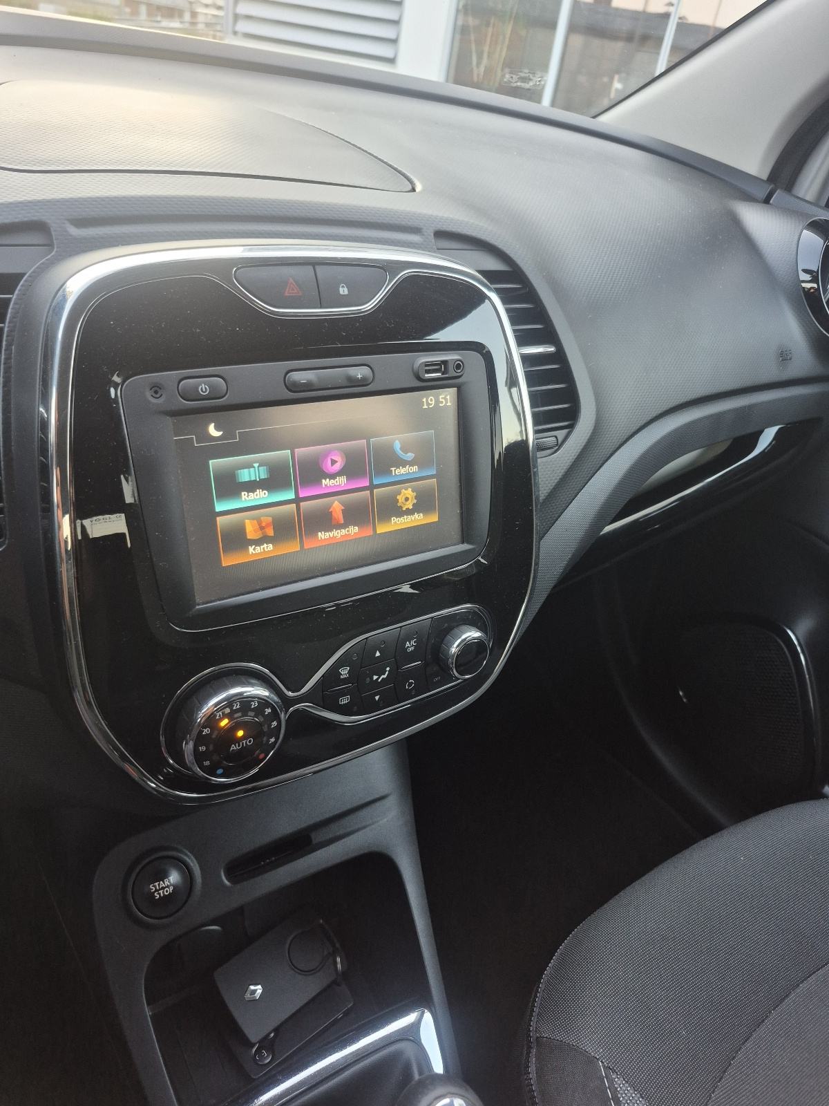 Renault Captur TCe 90 reg. 6/27 157tkm, fotografija 8
