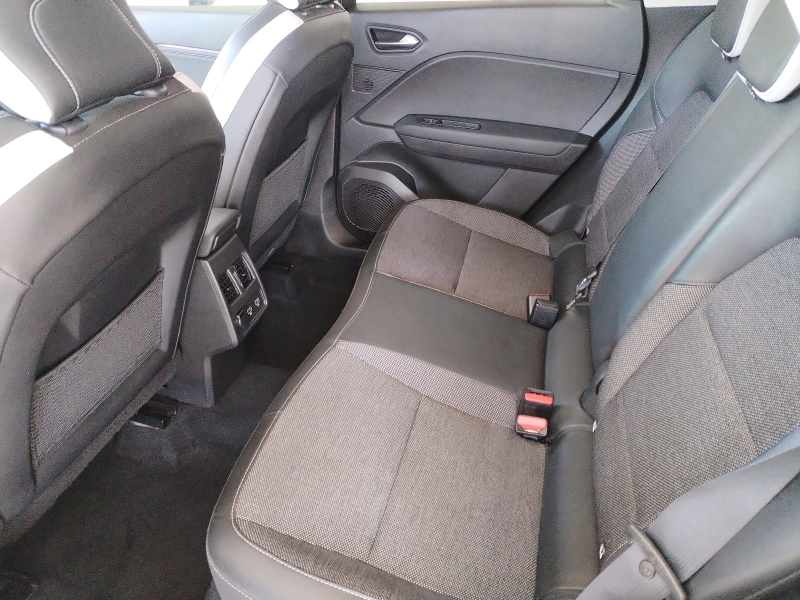 Renault Captur TCe 90, SAMO 10.464 km, GARANCIJA, ODBITAK 50% PDV-a !!, fotografija 13