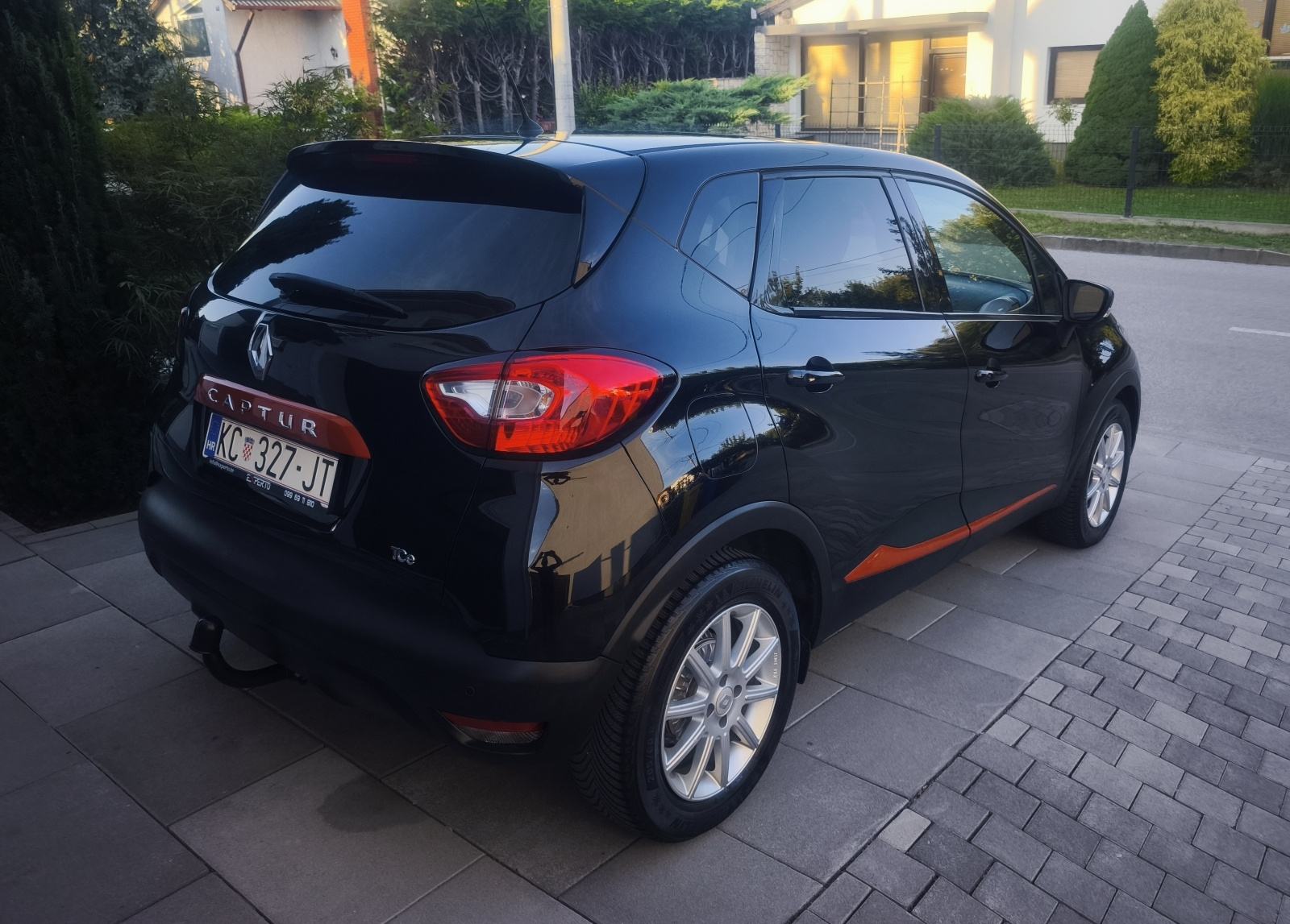 ⭐Renault Captur TCe Helly Hansen 126.600km Veliki servis! Reg.07/27⭐, fotografija 7