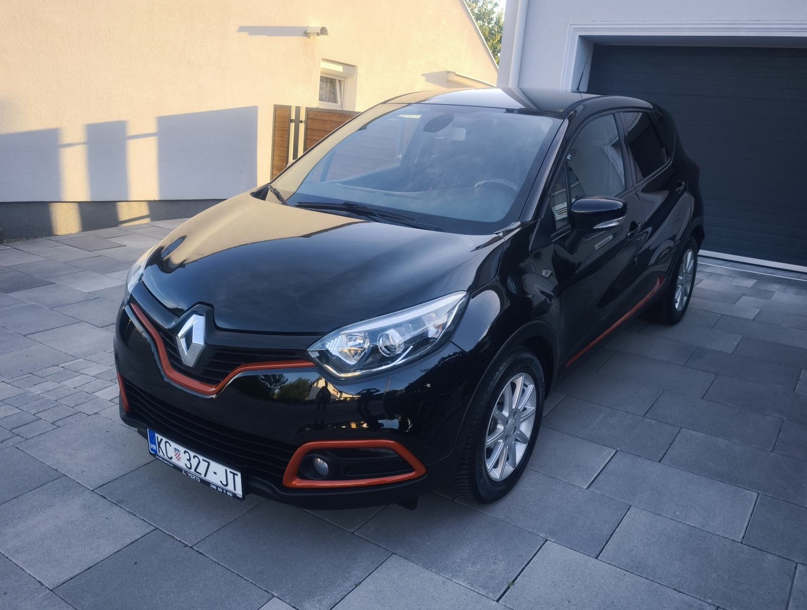 ⭐Renault Captur TCe Helly Hansen 126.600km Veliki servis! Reg.07/27⭐, pogled izvana - slika 3