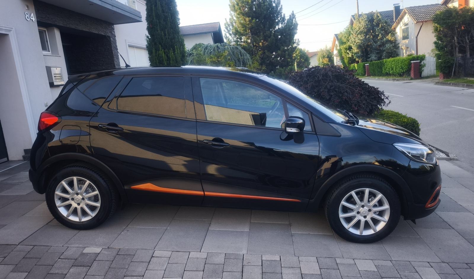 ⭐Renault Captur TCe Helly Hansen 126.600km Veliki servis! Reg.07/27⭐, pogled izvana - slika 4