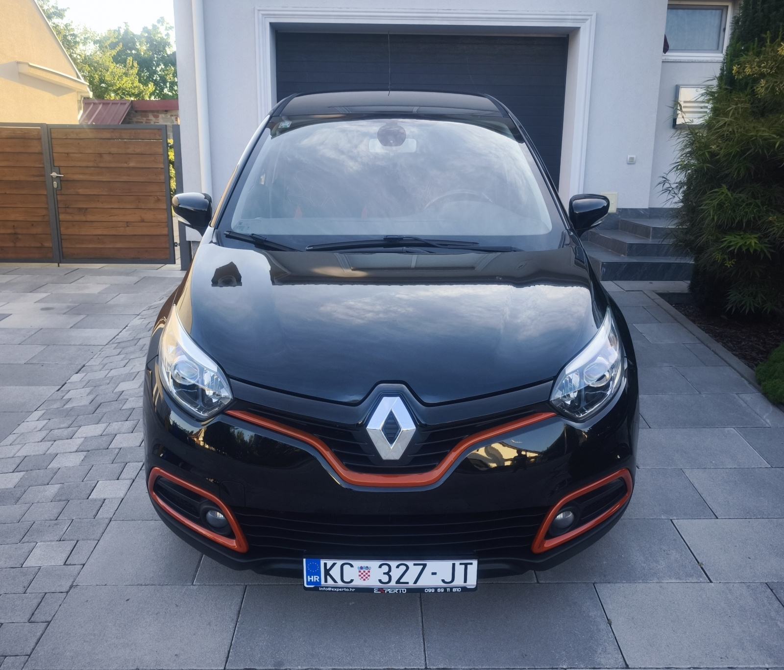 ⭐Renault Captur TCe Helly Hansen 126.600km Veliki servis! Reg.07/27⭐, pogled izvana - slika 2