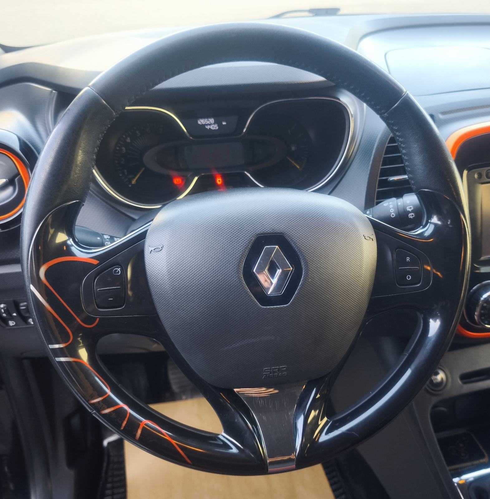 ⭐Renault Captur TCe Helly Hansen 126.600km Veliki servis! Reg.07/27⭐, fotografija 11