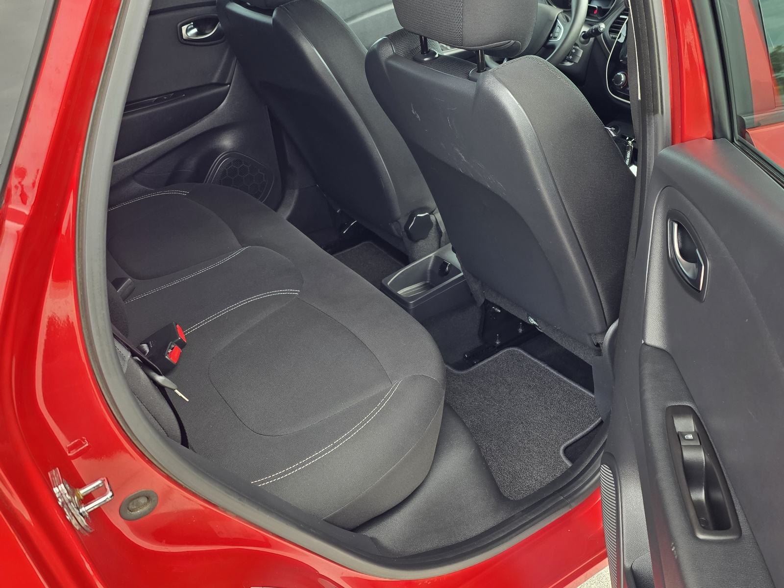 Renault Captur TCe ALU,NAVI,PARK SENZORI,108 T.K.M, fotografija 10