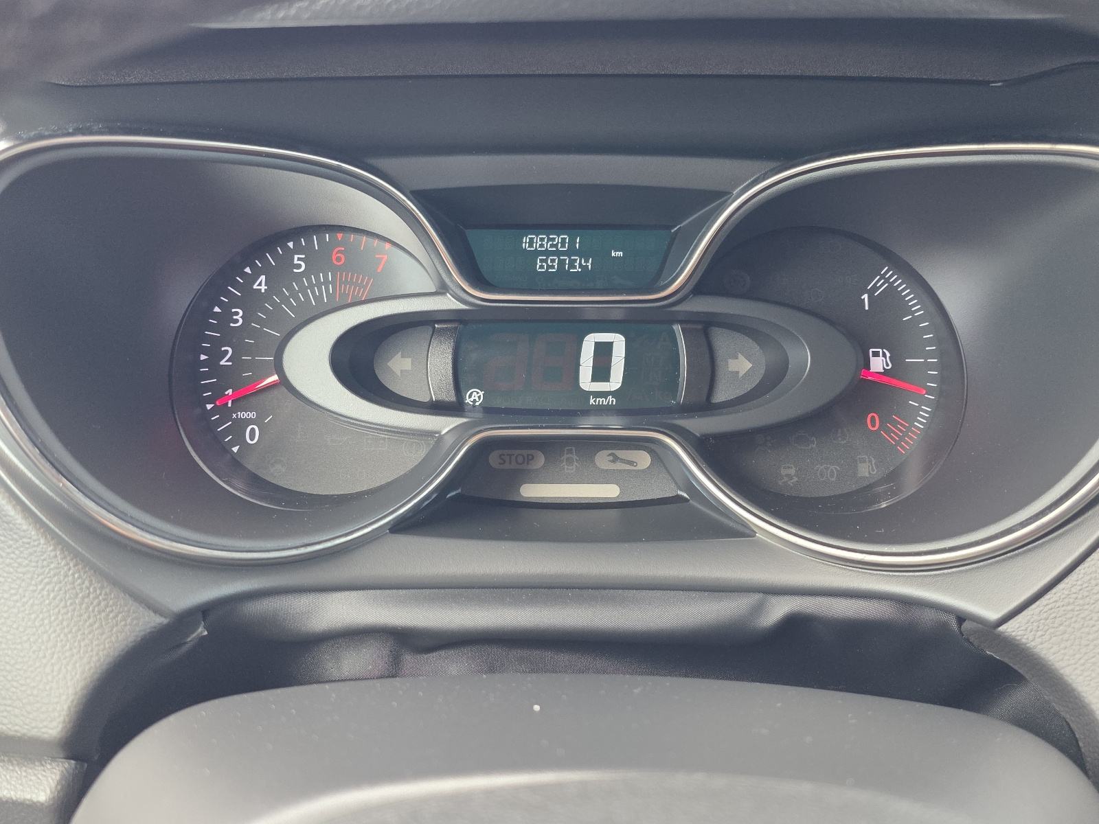 Renault Captur TCe ALU,NAVI,PARK SENZORI,108 T.K.M, fotografija 13