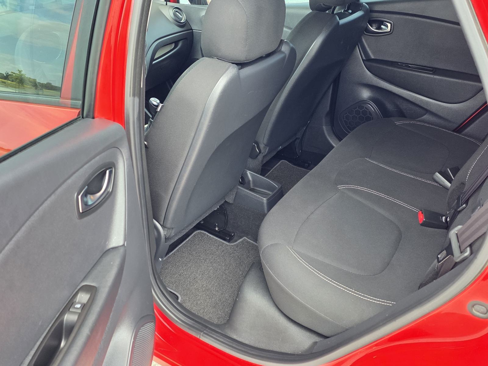 Renault Captur TCe ALU,NAVI,PARK SENZORI,108 T.K.M, fotografija 15