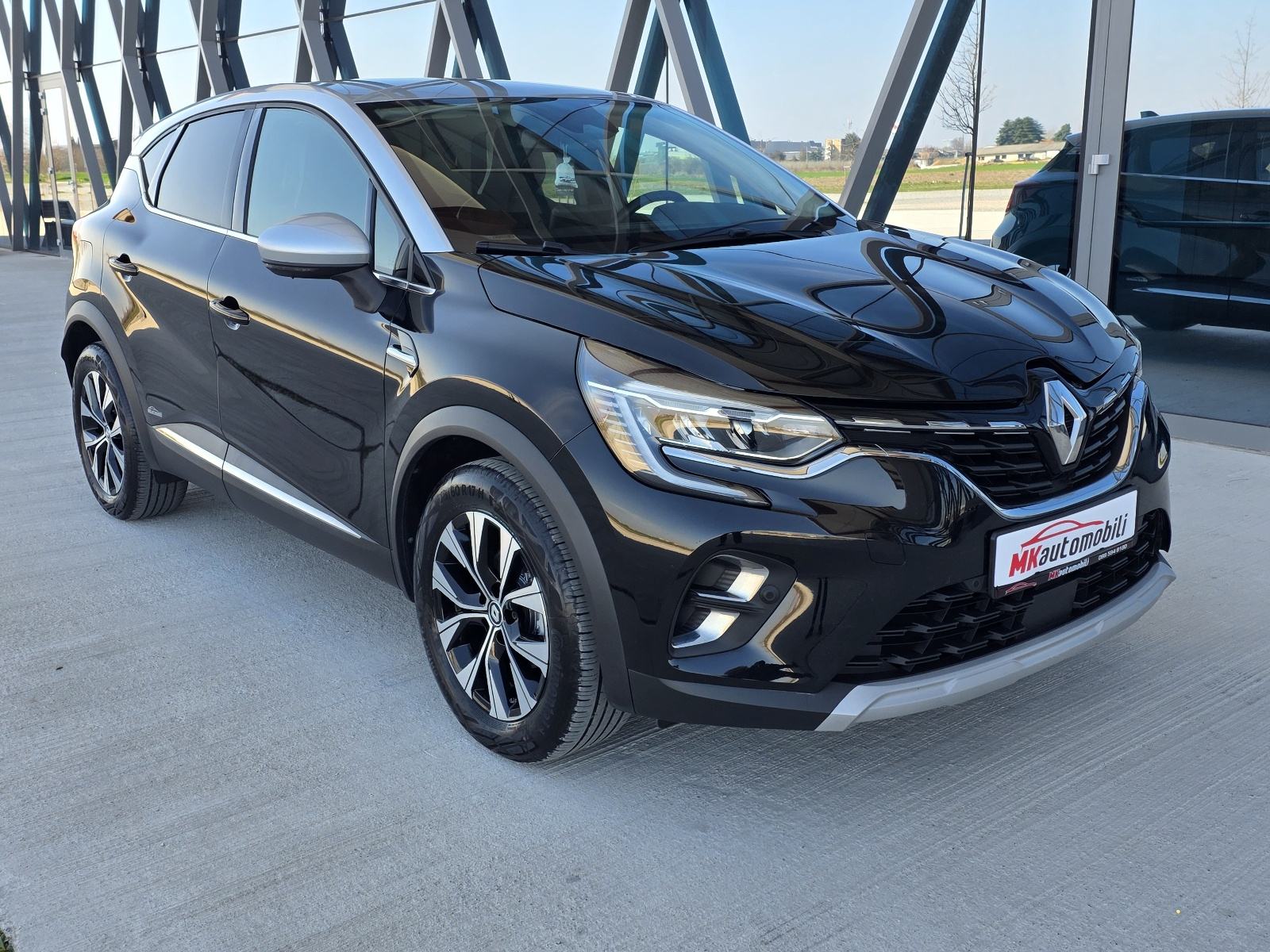 Renault Captur TCe ALU,NAVI,FUL LED,53 T.K.M, fotografija 8