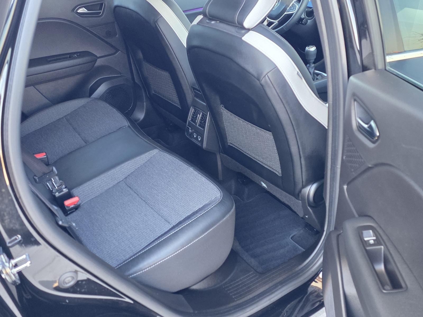 Renault Captur TCe ALU,NAVI,FUL LED,53 T.K.M, fotografija 10