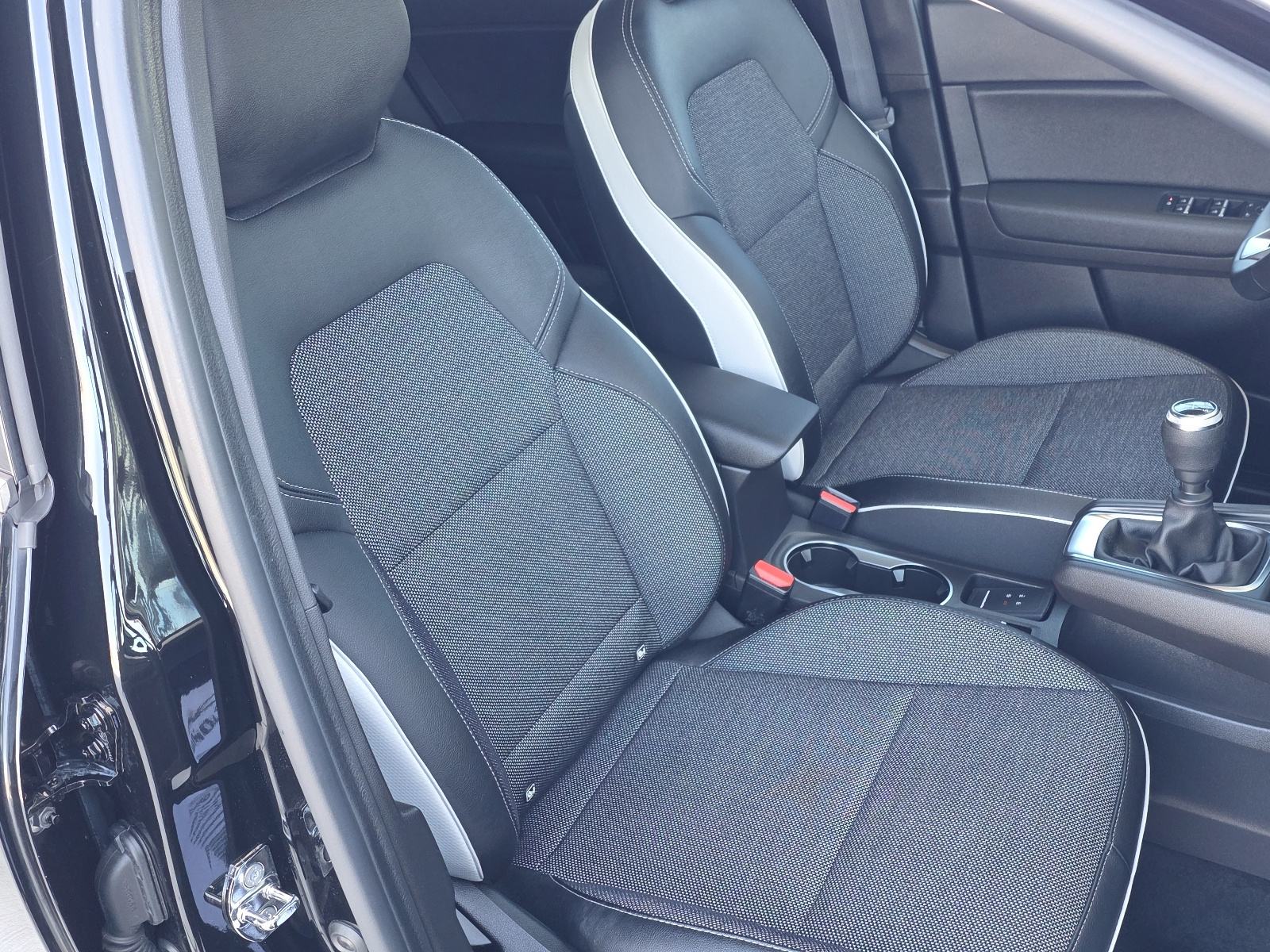 Renault Captur TCe ALU,NAVI,FUL LED,53 T.K.M, fotografija 12