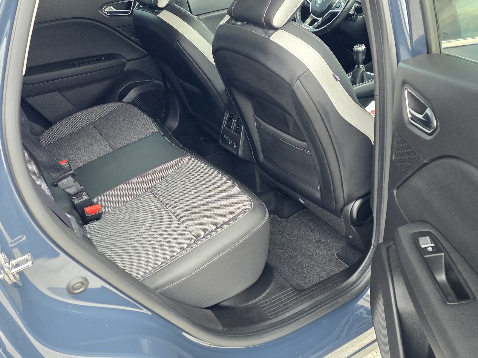 Renault Captur TCE ALU,NAVI,PANORAMA,FUL LED, fotografija 10