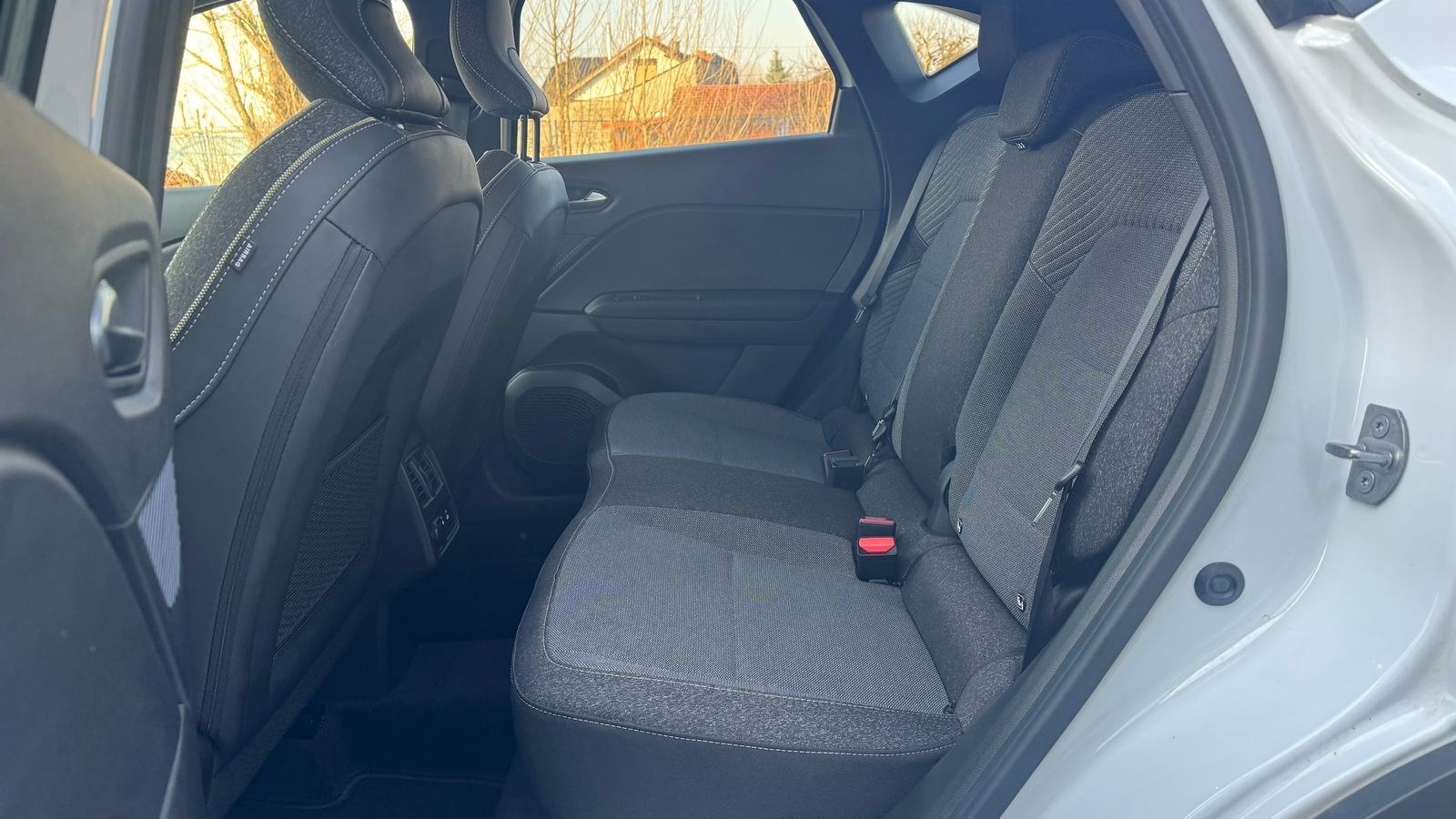 Renault CAPTUR techno TCe 160 EDC-2025,LED,GR.SJ. CRNI KROV, fotografija 18