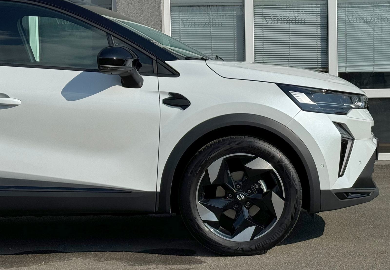 Renault CAPTUR techno TCe 160 EDC-2025,LED,GR.SJ. CRNI KROV, fotografija 7