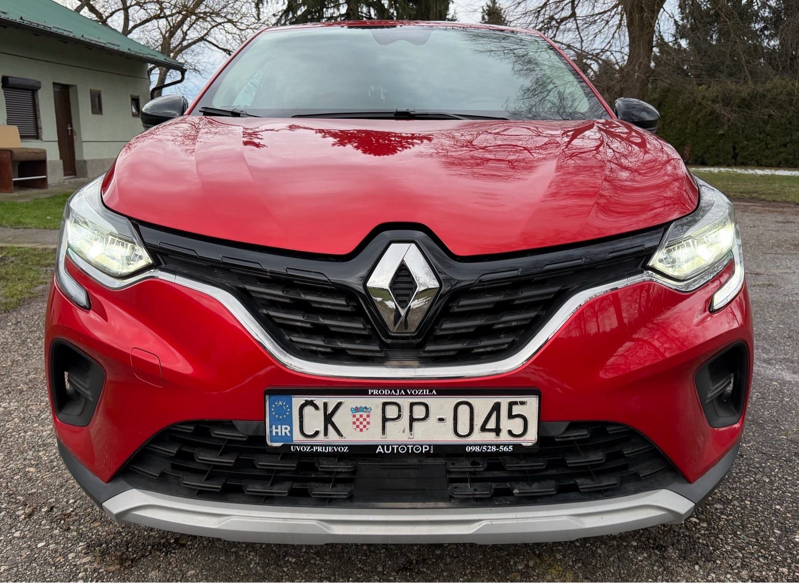 Renault Captur TCe, Full Led, NaviCarPlay, Pdc, Asistencije, Servisna, fotografija 2
