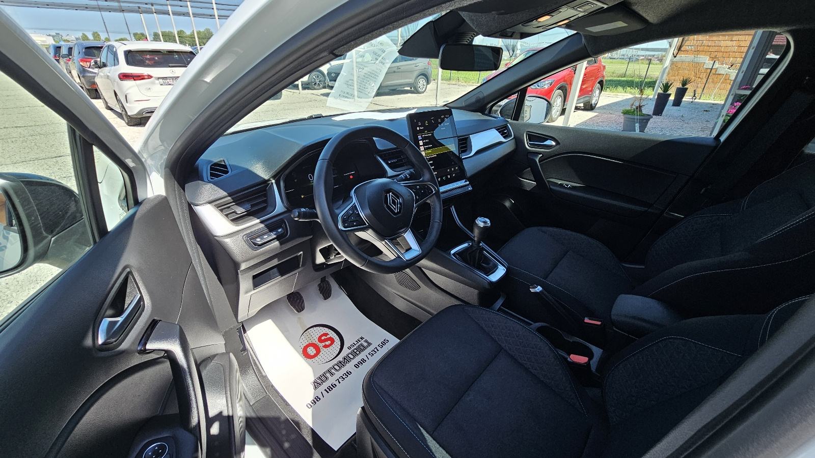 Renault Captur TCe FUUL LED,,TEMPOMAT,GR.SJ,ALU,P.KAMERA,21000KM,, fotografija 13