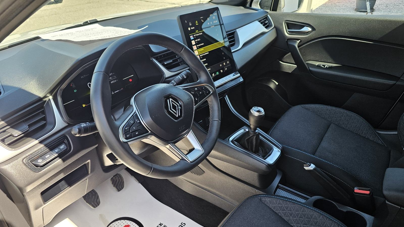 Renault Captur TCe FUUL LED,,TEMPOMAT,GR.SJ,ALU,P.KAMERA,21000KM,, fotografija 14