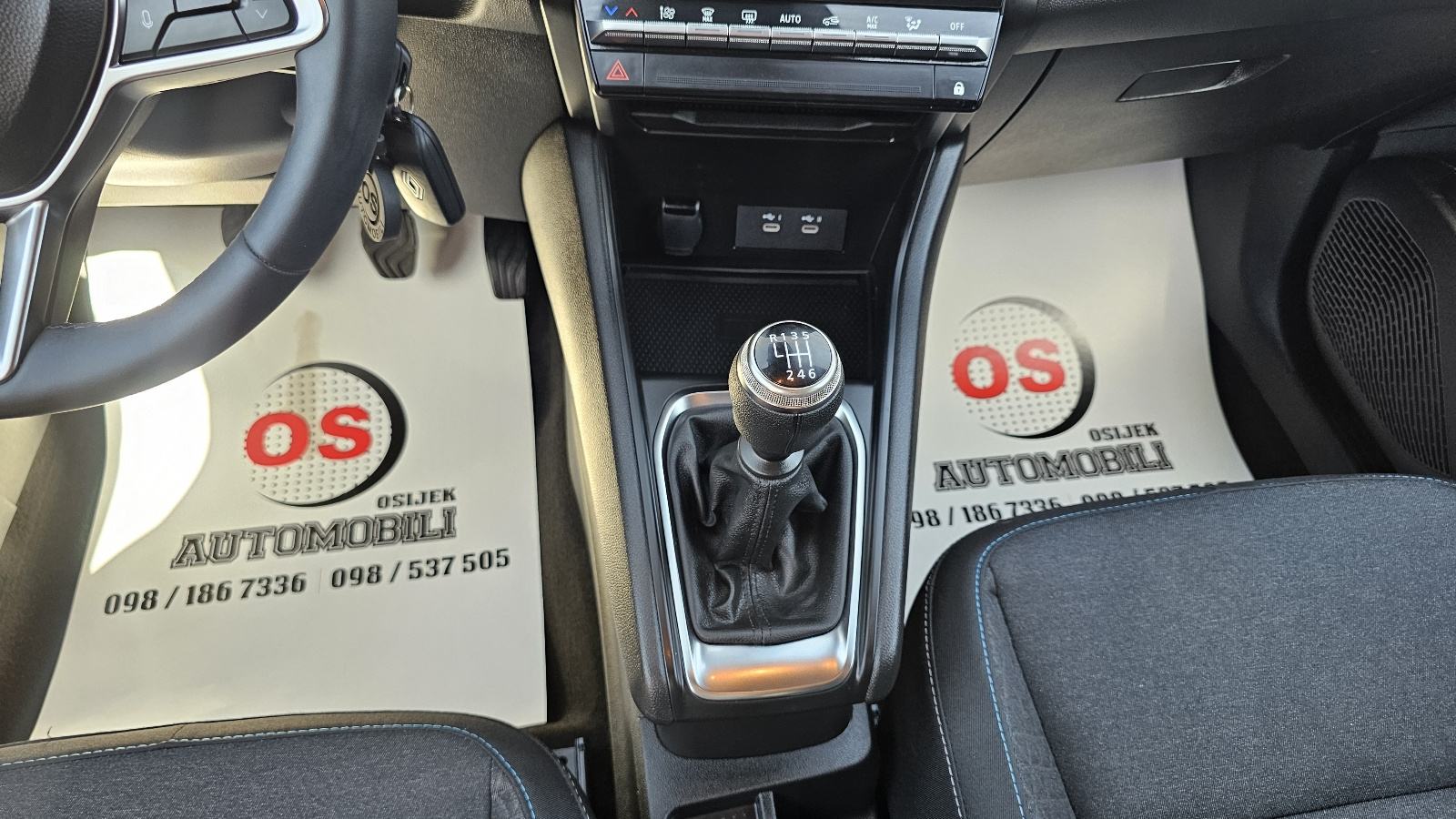 Renault Captur TCe FUUL LED,,TEMPOMAT,GR.SJ,ALU,P.KAMERA,21000KM,, fotografija 16