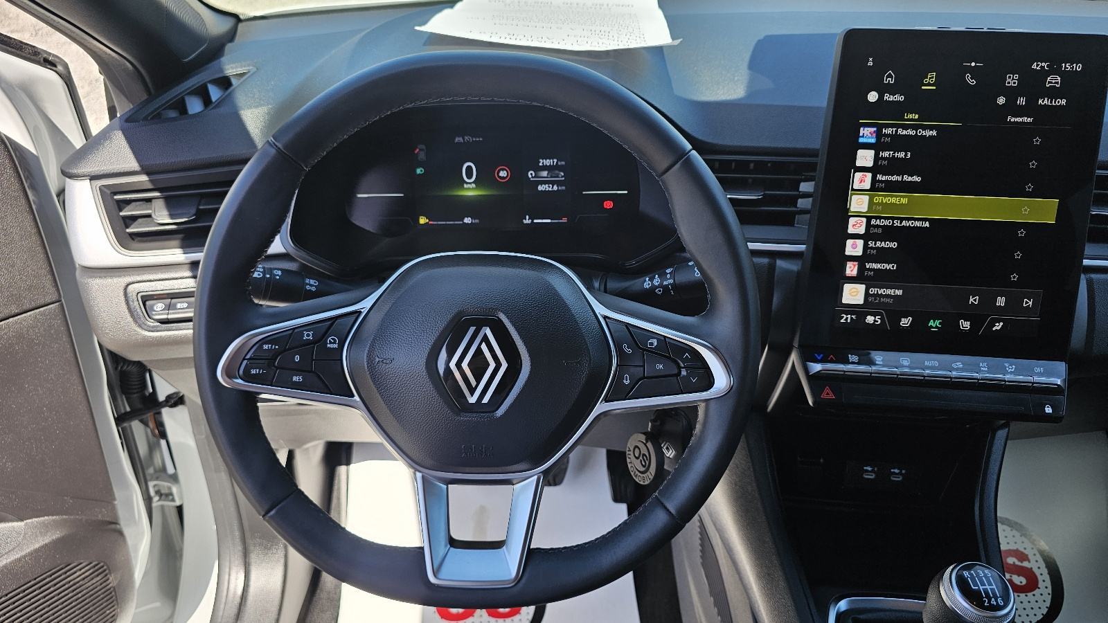 Renault Captur TCe FUUL LED,,TEMPOMAT,GR.SJ,ALU,P.KAMERA,21000KM,, fotografija 15