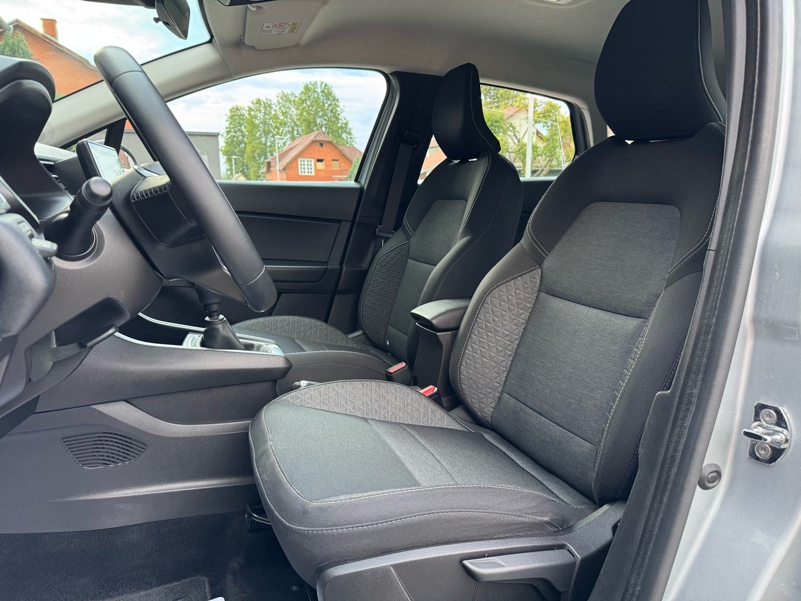 Renault Captur TCe - KAMERA, NAVI, JAMSTVO, KREDIT, LEASING BEZ UCEŠĆA, fotografija 16