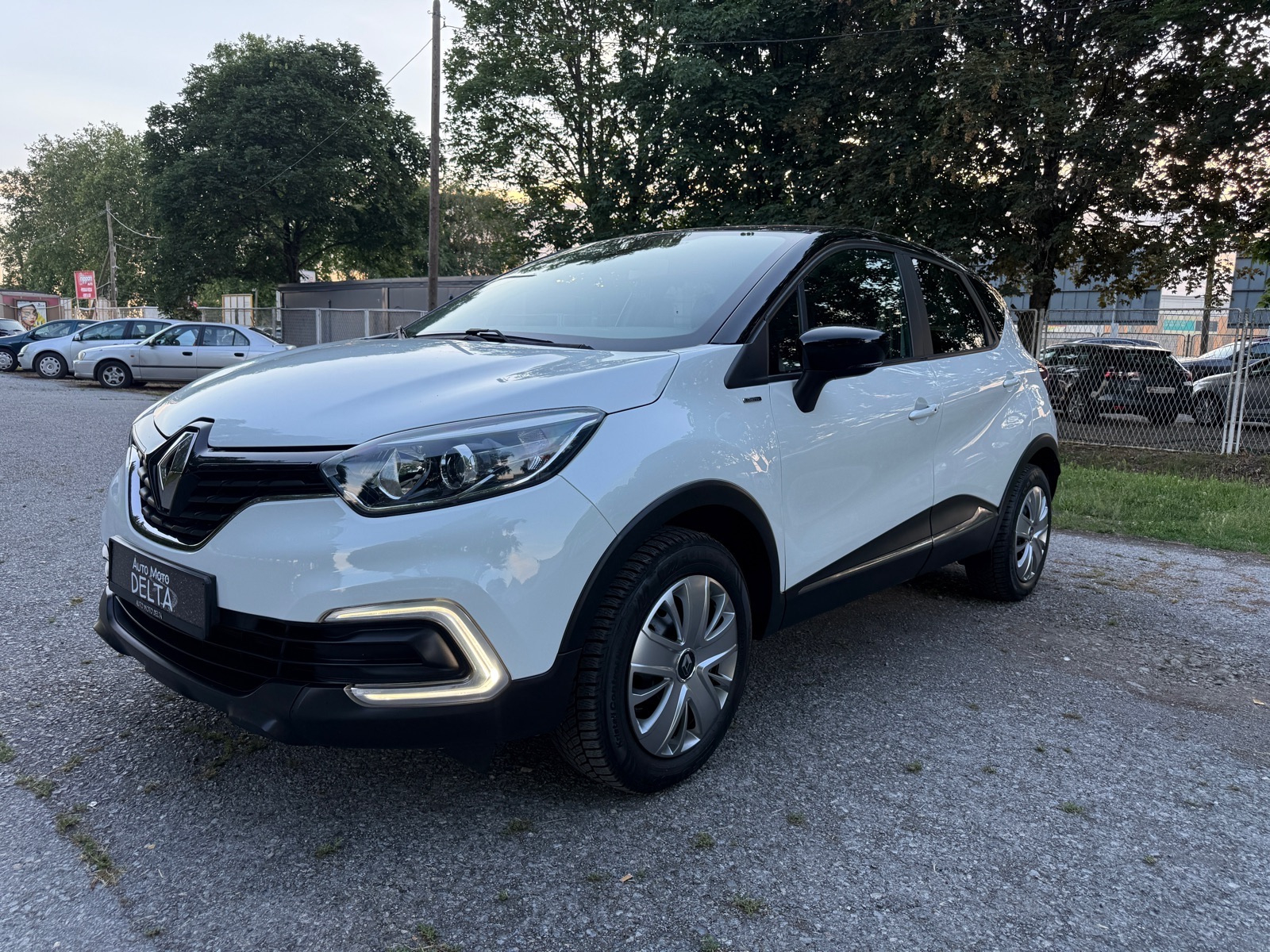 Renault Captur TCe LIMITED-PRVI VLASNIK-LED-NAVI-TEMP.-AUT. KLIMA-PDC, fotografija 1