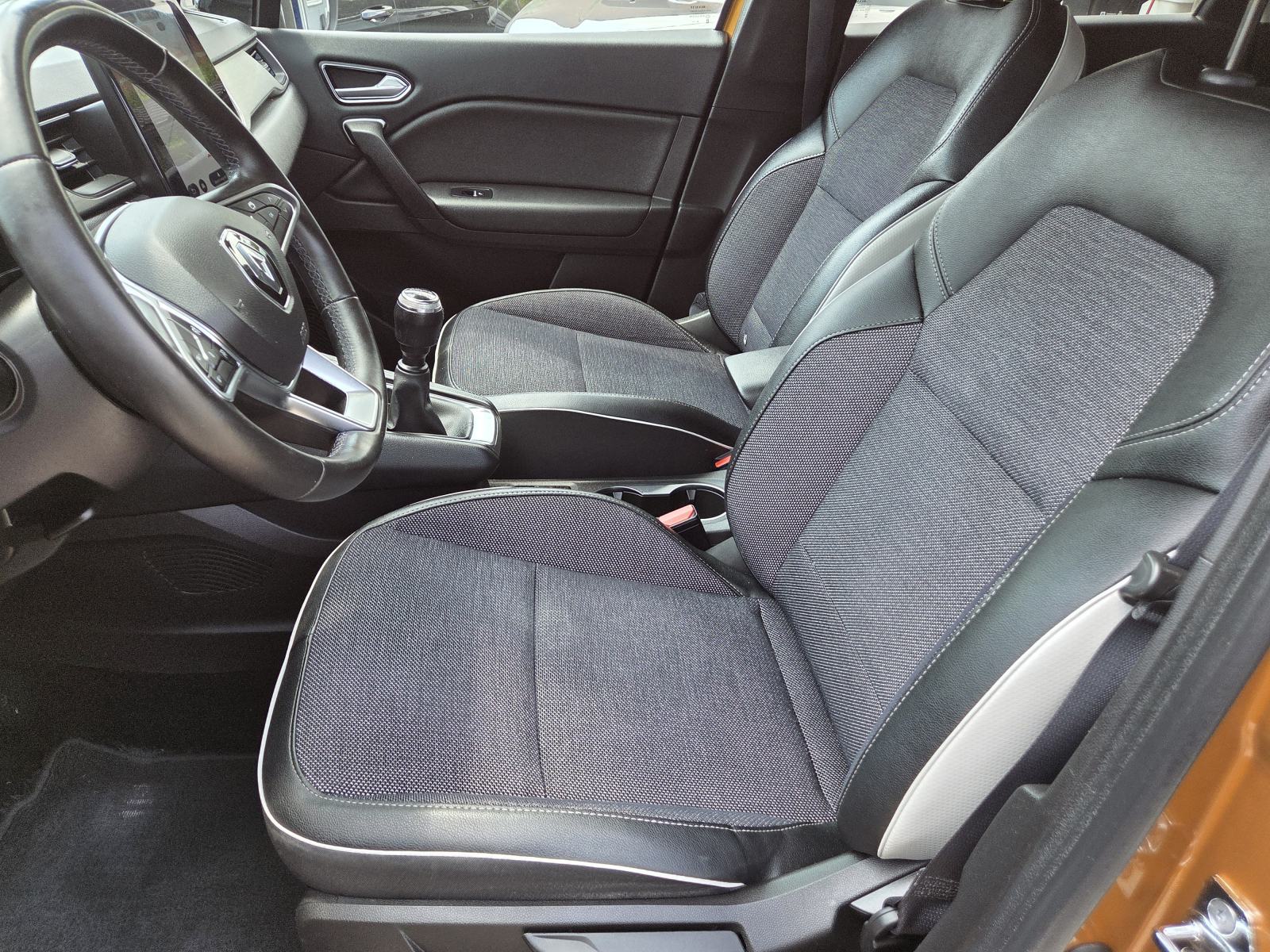 Renault Captur TCe mod.2021-"INTENSE"-FULL-SERVISNA-GARANCIJA, fotografija 11