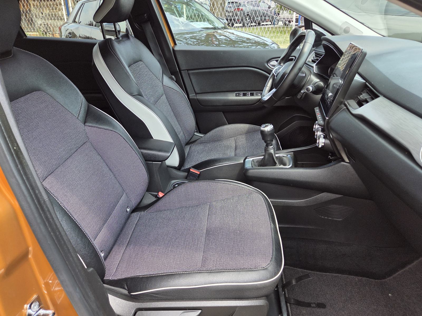 Renault Captur TCe mod.2021-"INTENSE"-FULL-SERVISNA-GARANCIJA, fotografija 10