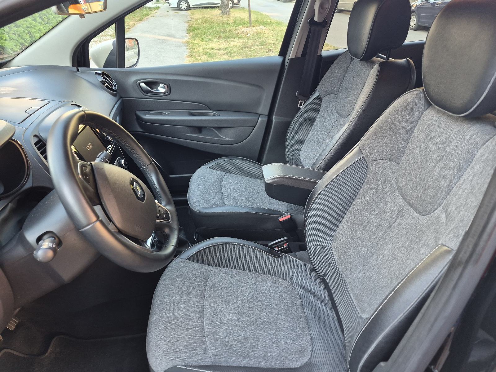 Renault Captur TCe, fotografija 9