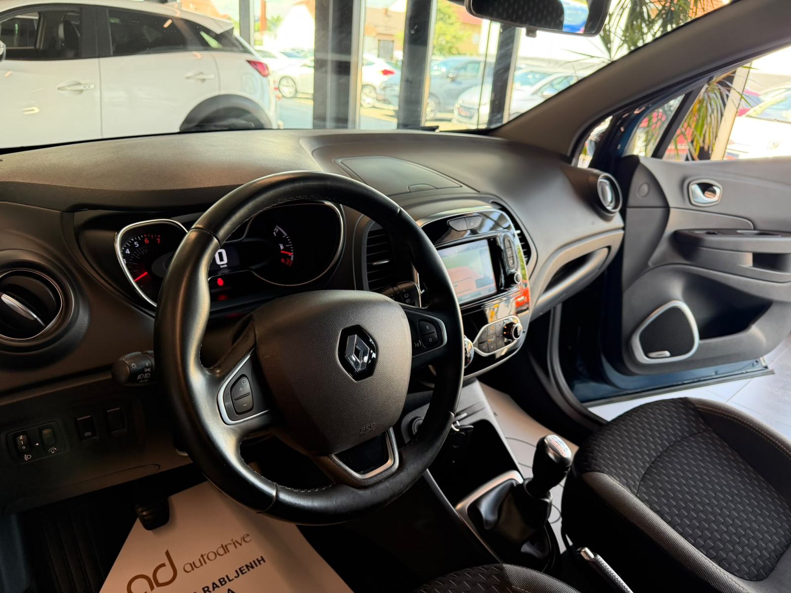 Renault Captur 0.9 TCe NAVI • KLIMA • REGISTRIRAN • LEASING: 240,00€, fotografija 14