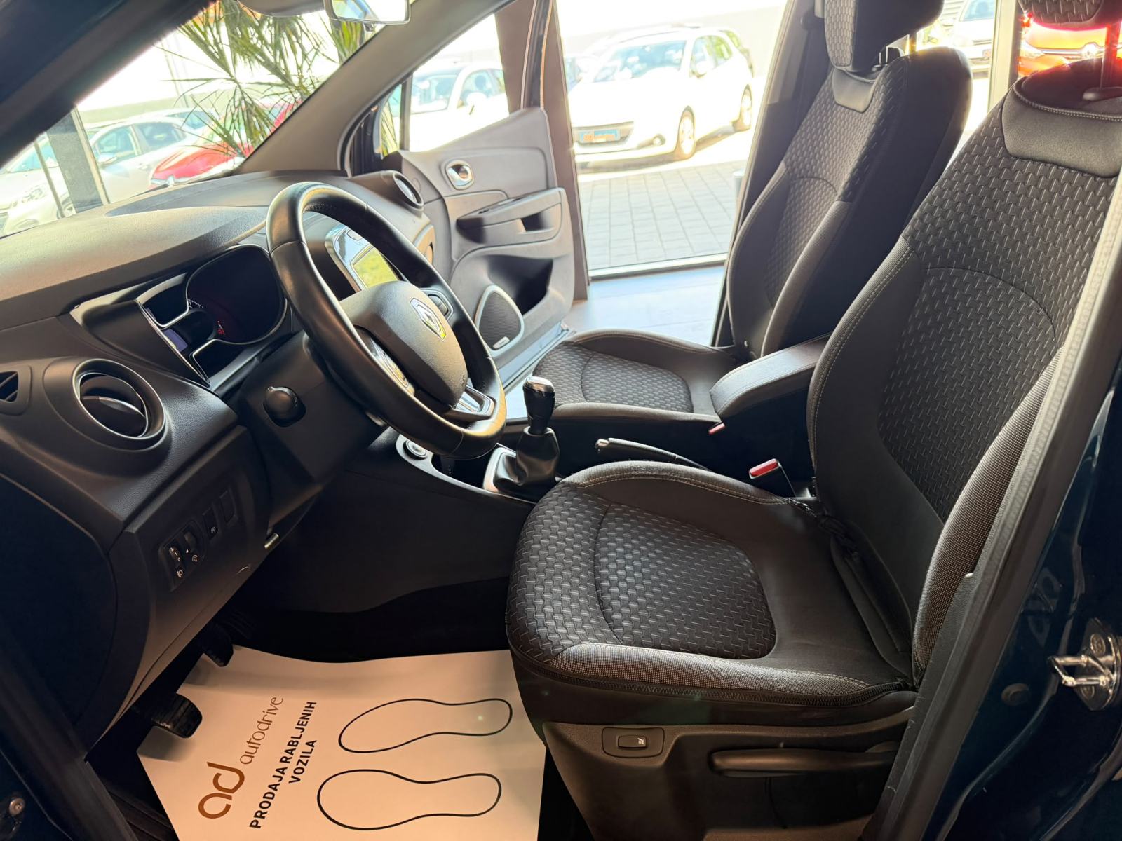Renault Captur 0.9 TCe NAVI • KLIMA • REGISTRIRAN • LEASING: 240,00€, fotografija 15