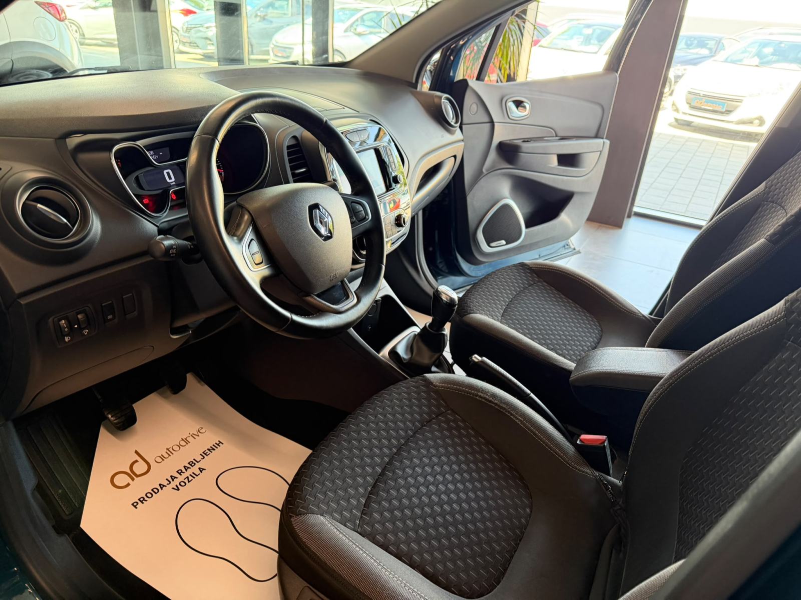 Renault Captur 0.9 TCe NAVI • KLIMA • REGISTRIRAN • LEASING: 240,00€, fotografija 13