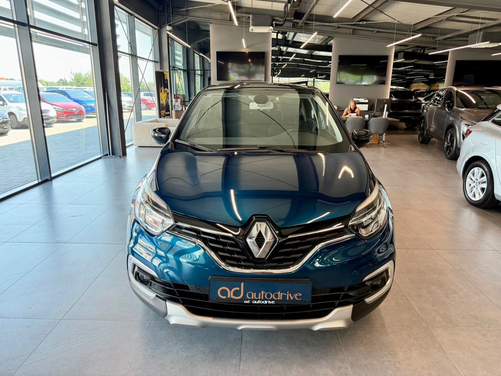 Renault Captur 0.9 TCe NAVI • KLIMA • REGISTRIRAN • LEASING: 240,00€, fotografija 3